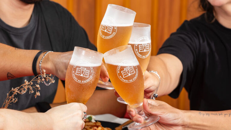 Dia da Cerveja: a história por trás da bebida favorita dos brasileiros